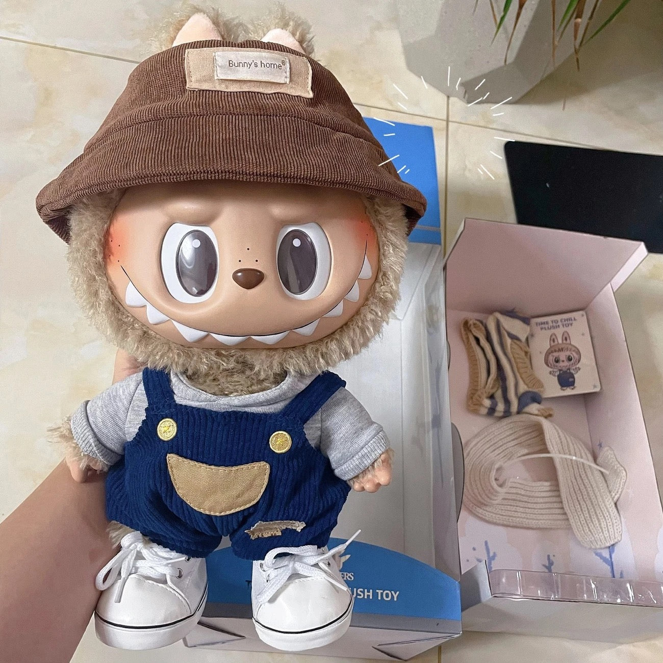 Hand-crocheted Labubu Christmas Cape | 4-ply Cotton Yarn + Popcorn Stitch Snowflakes | 3D Textured Doll Clothing